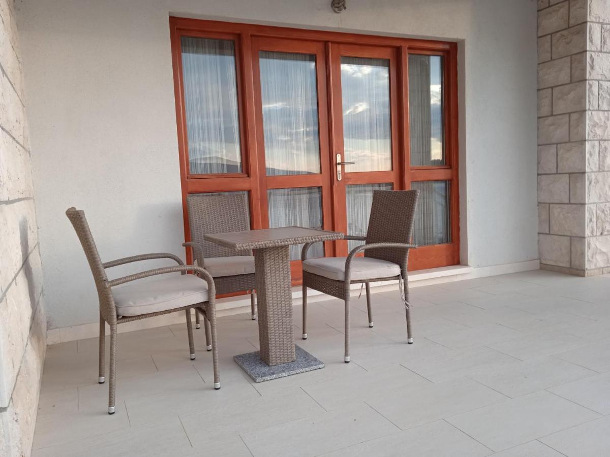 Apartments Aferdita Racisce Ngoại thất bức ảnh